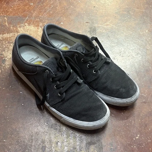 Nike SB Black Canvas Low-Top Sneakers - Picture 1 of 7